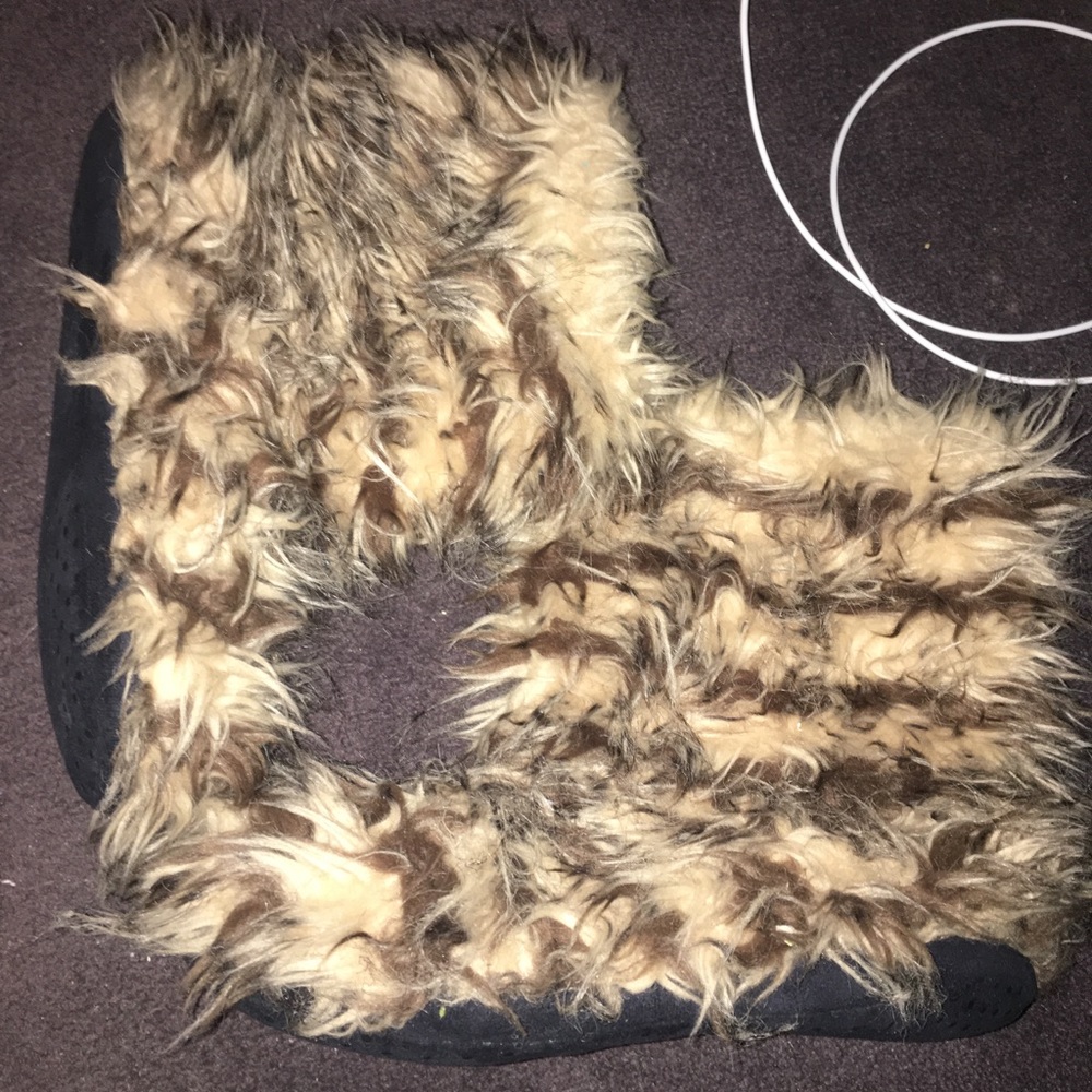 Super fuzzy slippers✨